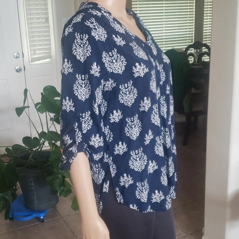 Fun2Fun m flowy vneck button tab quarter sleeve rayon blouse - Picture 2 of 4